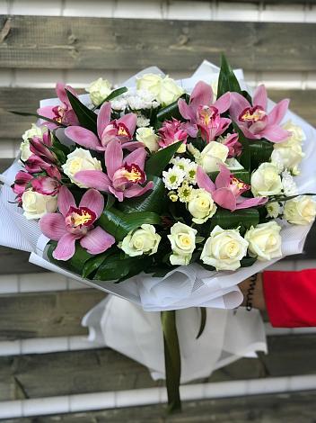 Букет цветов из: Розы и Хризантемы в Токсово