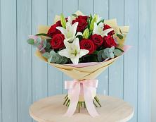 Букет цветов из:  Лилии и Розы в Токсово