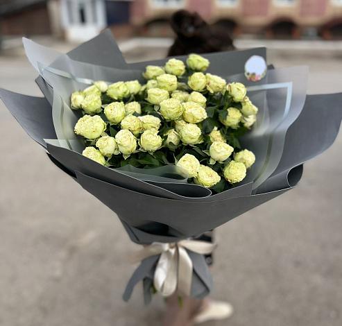 Букет Белые кустовые розы Солинеро в Токсово
