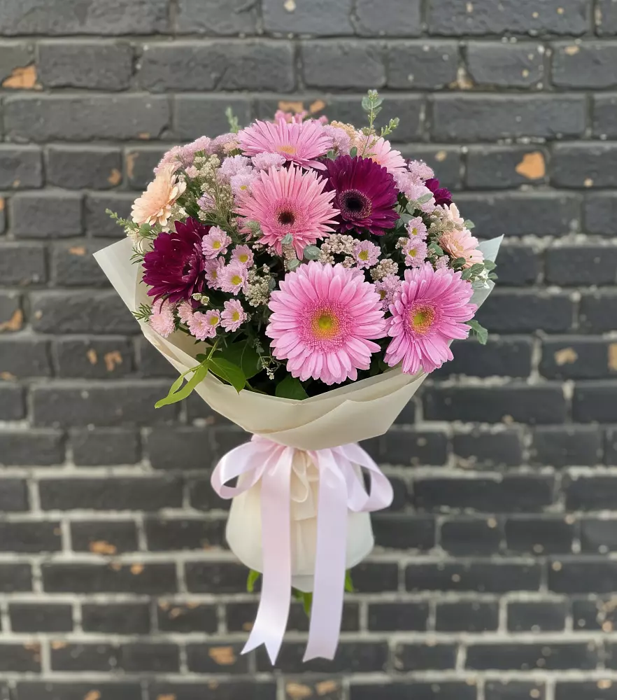 Букет цветов из: Герберы и Хризантемы в Токсово