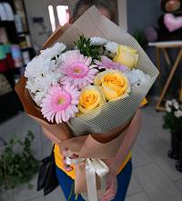 Букет цветов из:  Герберы, Розы и Хризантемы в Токсово
