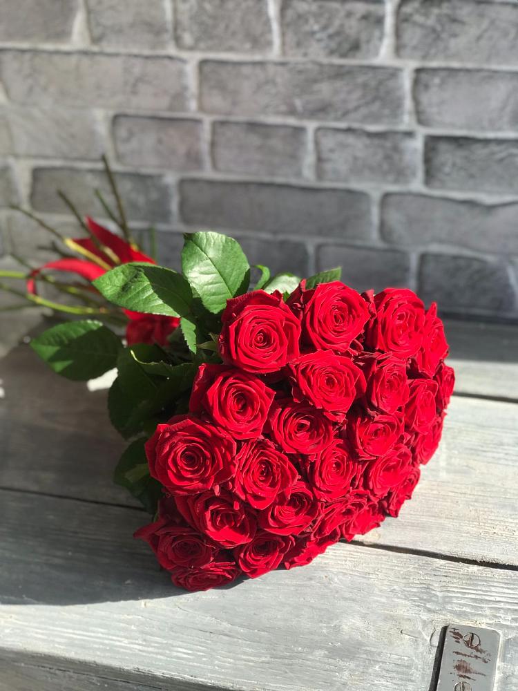 Букет Красные розы Фридом в Токсово