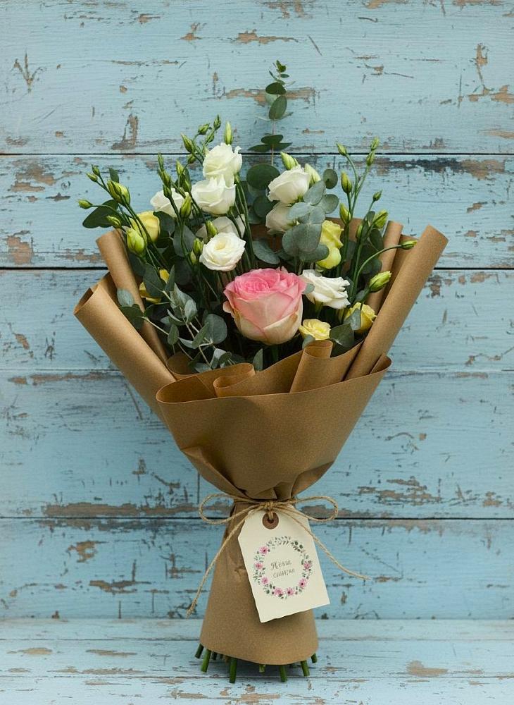 Букет цветов из: Розы и Лизиантусы в Токсово