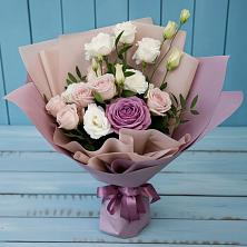Букет цветов из:  Розы и Лизиантусы в Токсово