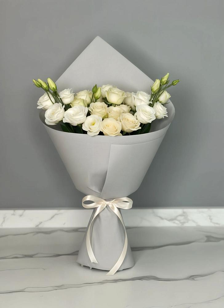 Букет цветов из: Розы и Лизиантусы в Токсово