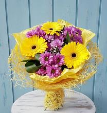 Букет цветов из:  Хризантемы и Герберы в Токсово