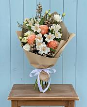 Букет цветов из:  Альстромерии, Лизиантусы, Розы и Хризантемы #REPLACE_PRED# Токсово