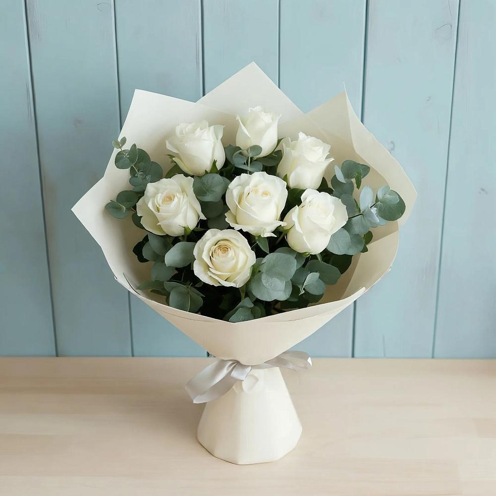Букет Белые розы в Эвкалипте в Токсово