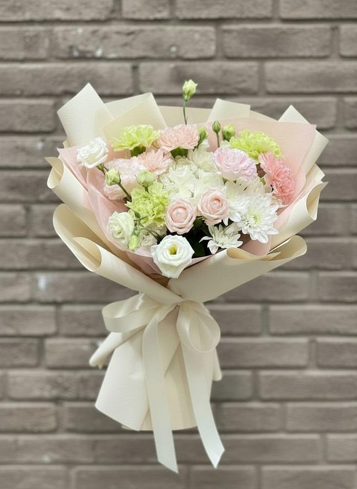 Букет цветов из: Гвоздики, Розы, Лизиантусы и Хризантемы в Токсово