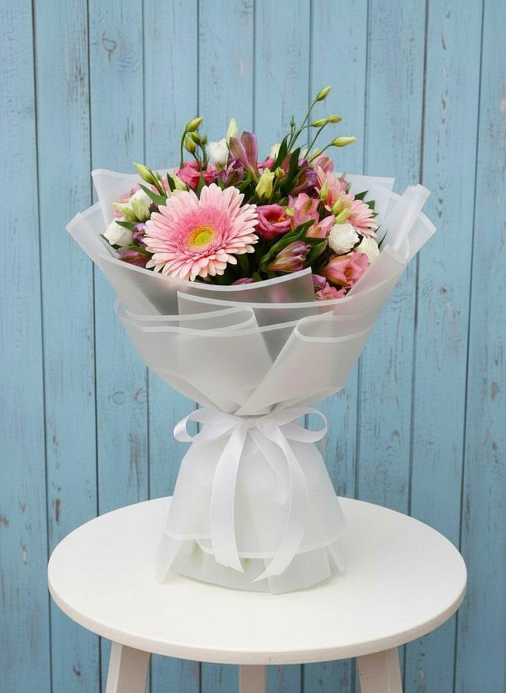 Букет цветов из: Герберы, Альстромерии и Лизиантусы в Токсово