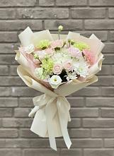 Букет цветов из:  Гвоздики, Розы, Лизиантусы и Хризантемы #REPLACE_PRED# Токсово