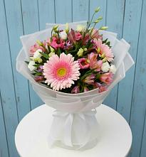 Букет цветов из:  Герберы, Альстромерии и Лизиантусы в Токсово