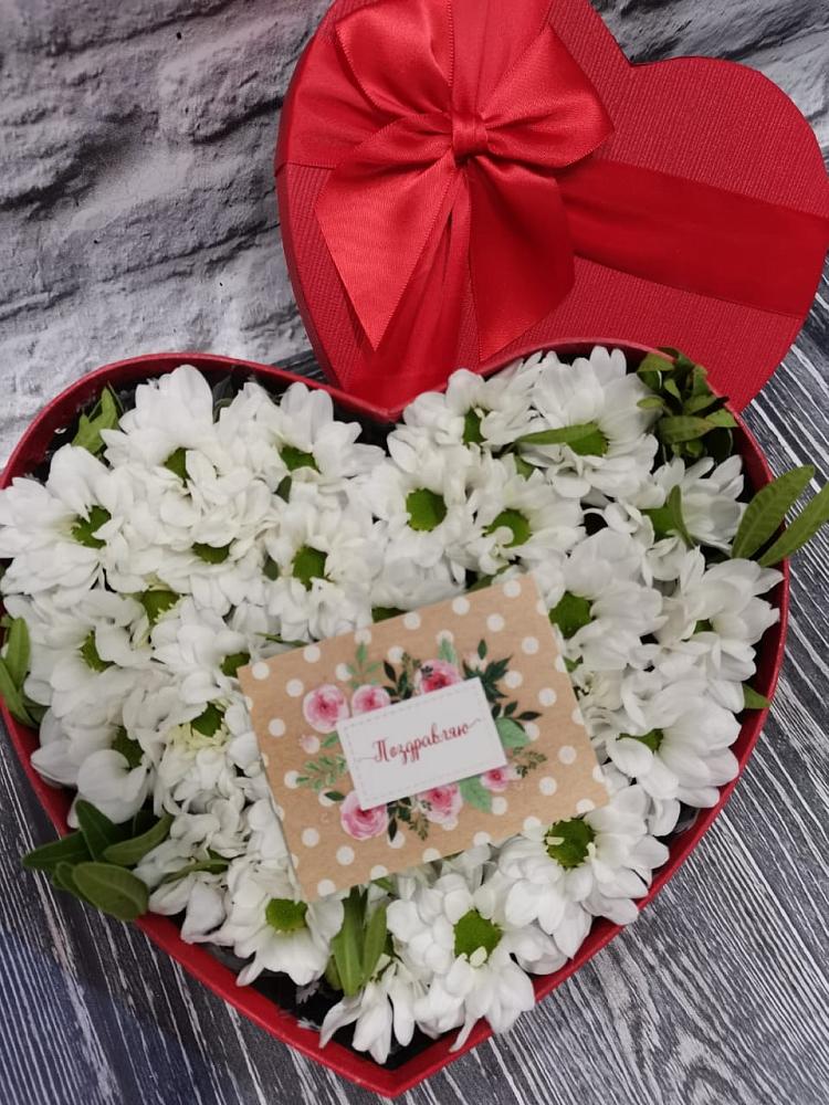 Цветочная композиция из Хризантемы в виде сердца в Токсово