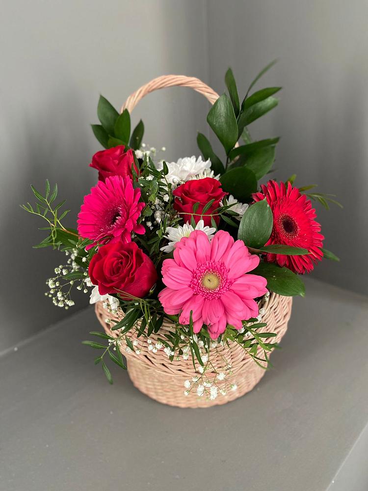 Цветочная композиция из Розы, Хризантемы и Герберы в корзине в Токсово