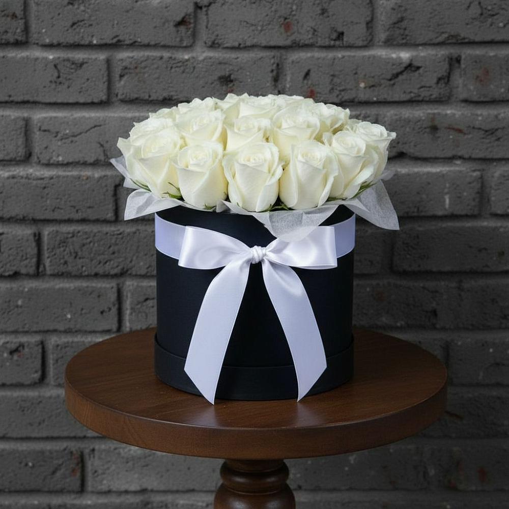 Цветочная композиция из Розы в шляпной коробке в Токсово