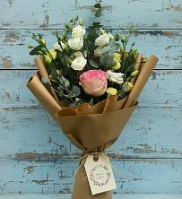 Букет цветов из:  Розы и Лизиантусы в Токсово