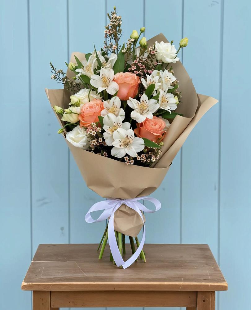 Букет цветов из: Альстромерии, Лизиантусы, Розы и Хризантемы в Токсово