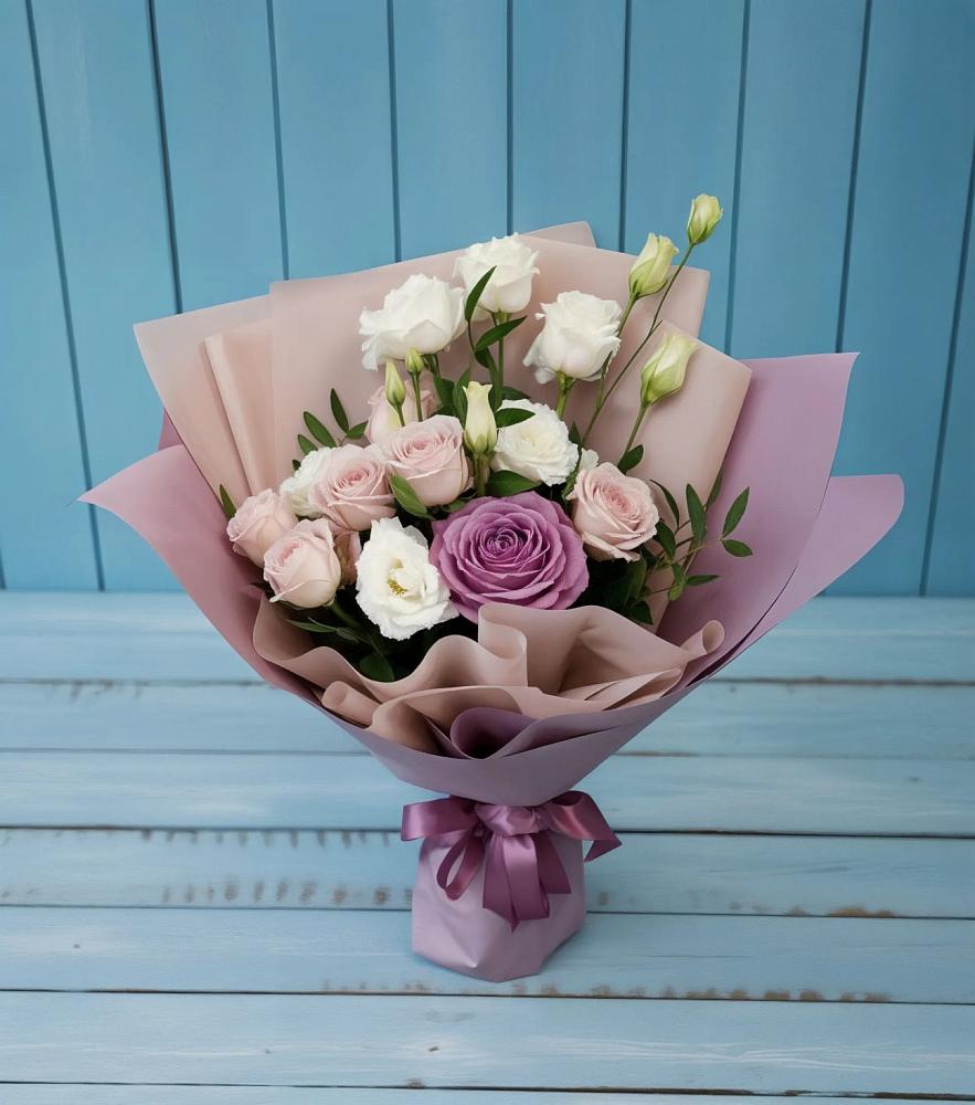 Букет цветов из: Розы и Лизиантусы в Токсово